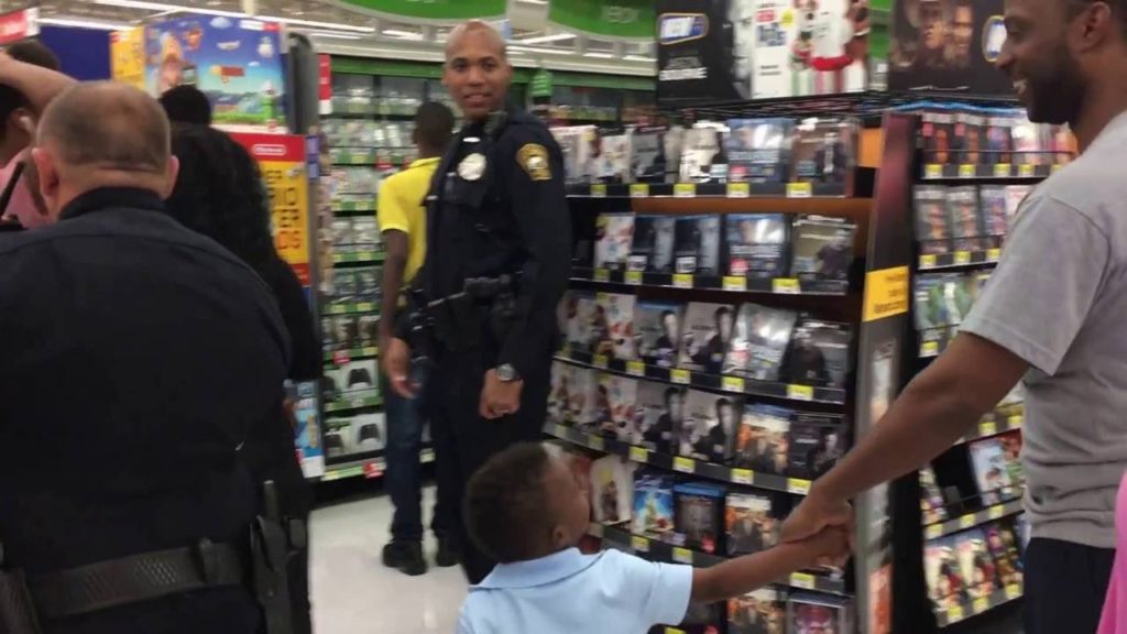 Police bring kids a Merry Christmas