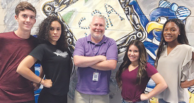 Apopka High School Student Government seniors awarded