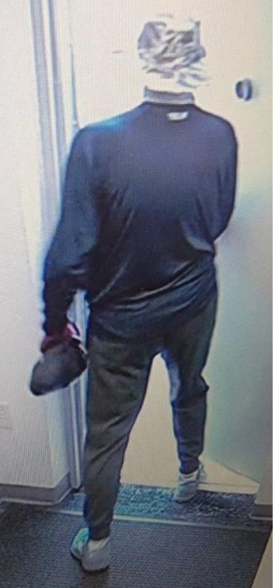 Apopka police searching for armed bank robbery suspect