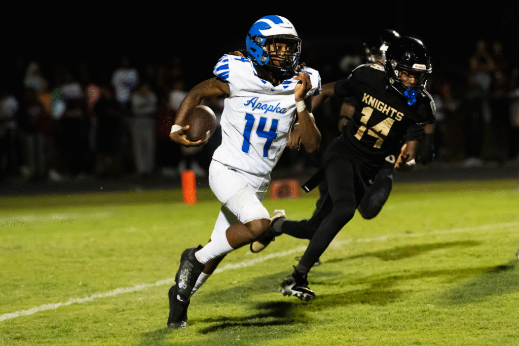 TJ Frazier blows by defenders for 16 yard punt return.
