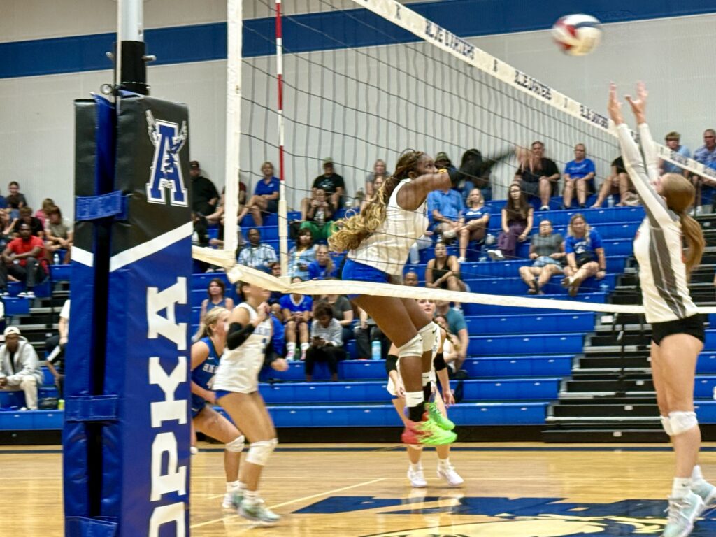 Senior Daylen Hilliman with a kill late in the game.