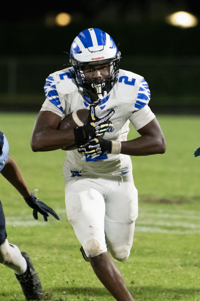 Ma'Carri Gainous on the kick return.
