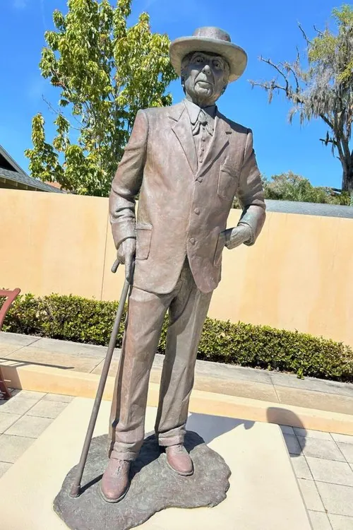 A statue of Frank Lloyd Wright on the Florida Southern College campus
