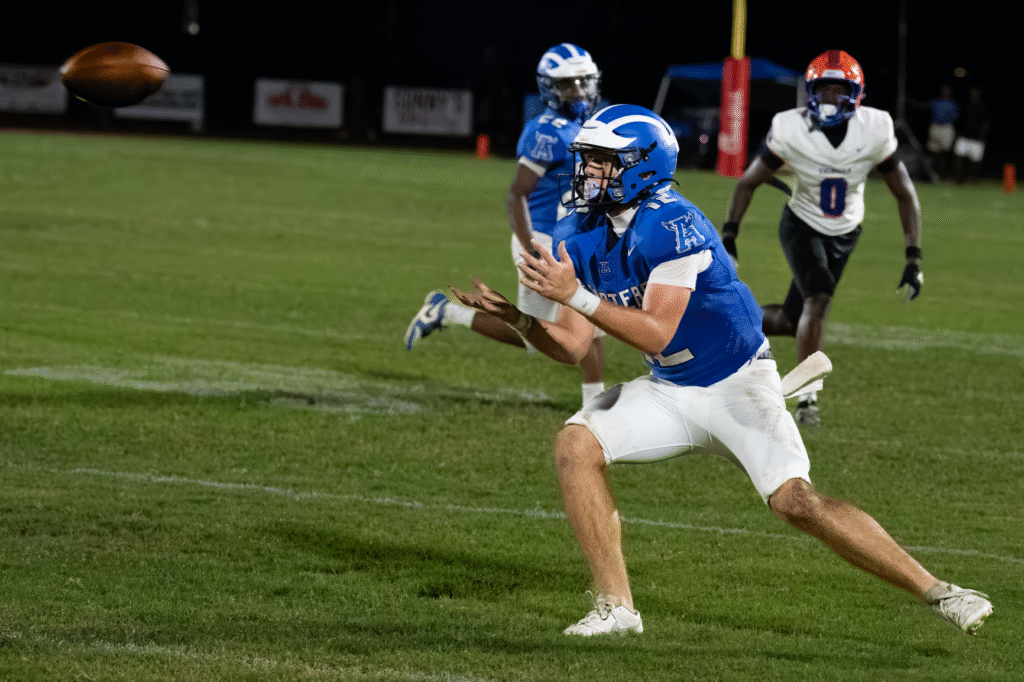 Cody Owens with a 9 yard reception