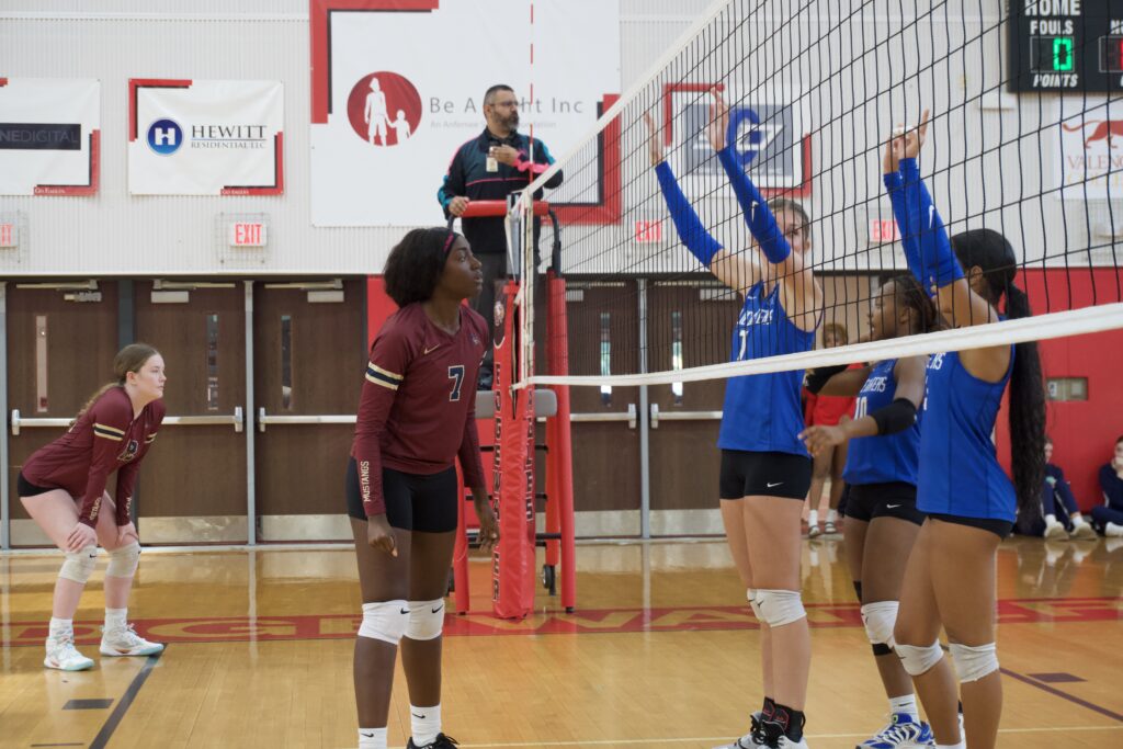 Wekiva prepares for the Apopka serve.