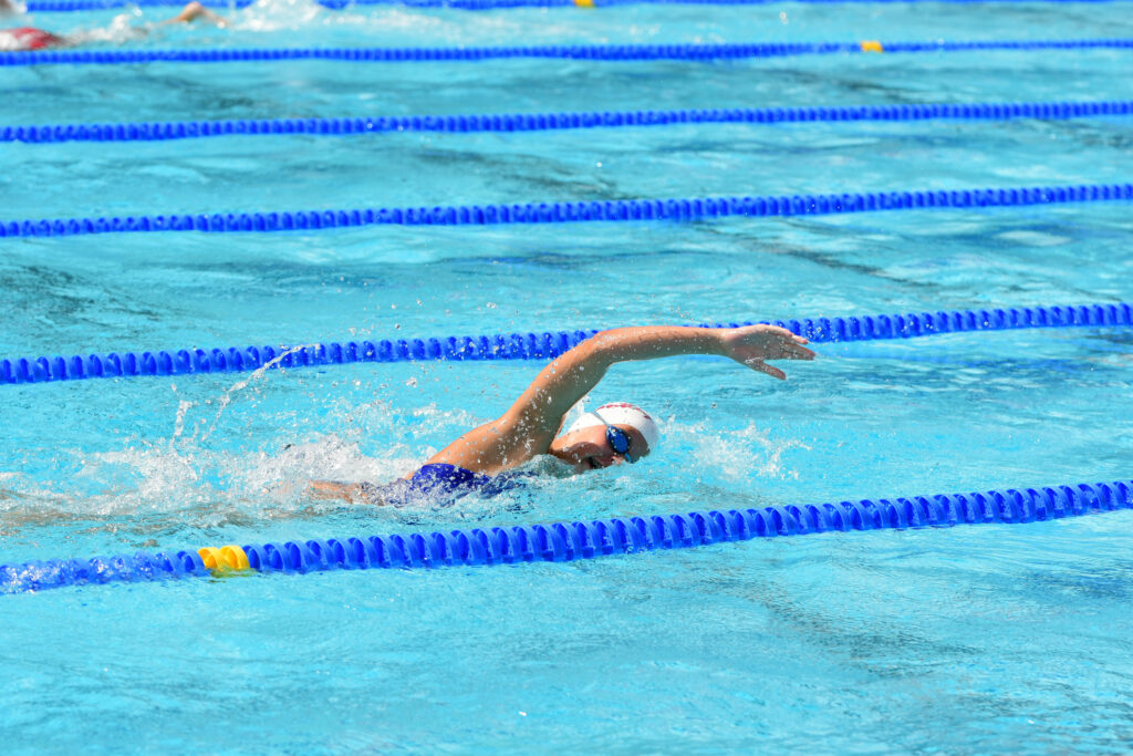 Keira Druck ripping through the water.