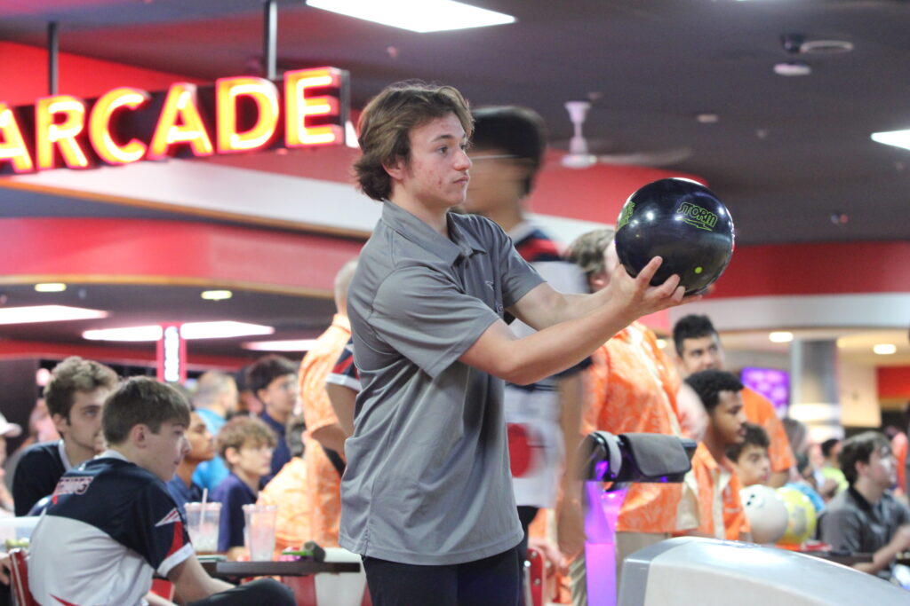 Angelo Mullica lining up his shot