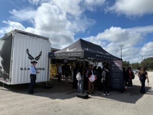 Air Force brings simulator to Wekiva High School