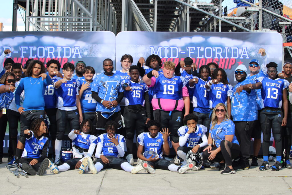 13U gather with their rings and trophy