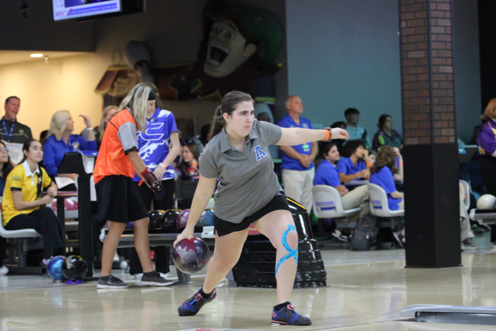 Elizabeth Marshall leading the team in pins