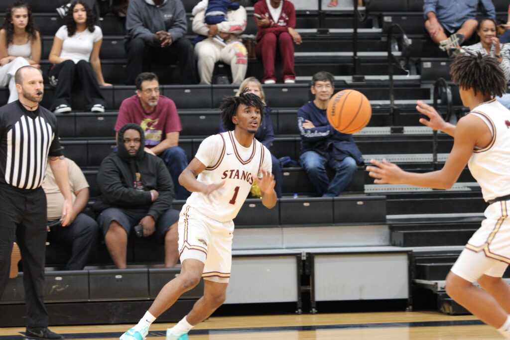 Eric Nicholls sets up Darion Thomas for three