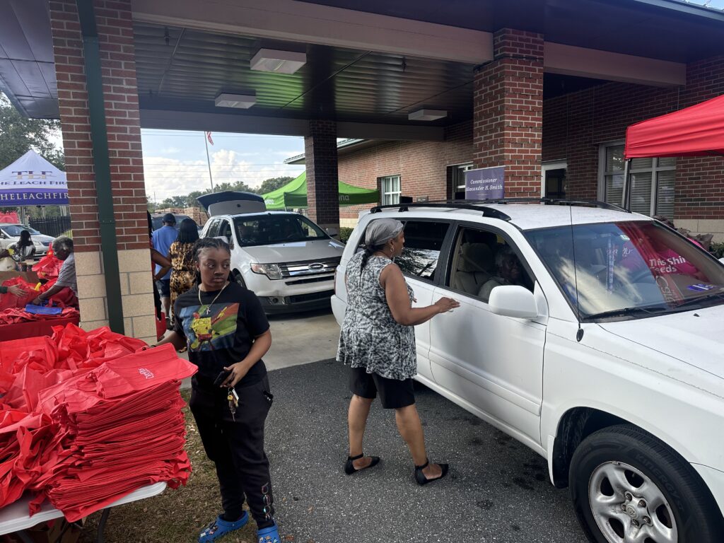 Families drive in front of Billie Dean Community Center to receive bags of food (Photo by Teresa Sargeant).