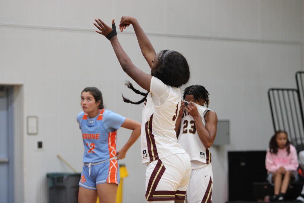 Jakayla Johnson at the free throw line