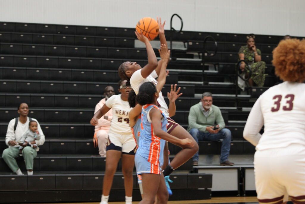 Ja'niya Poole finishes through contact