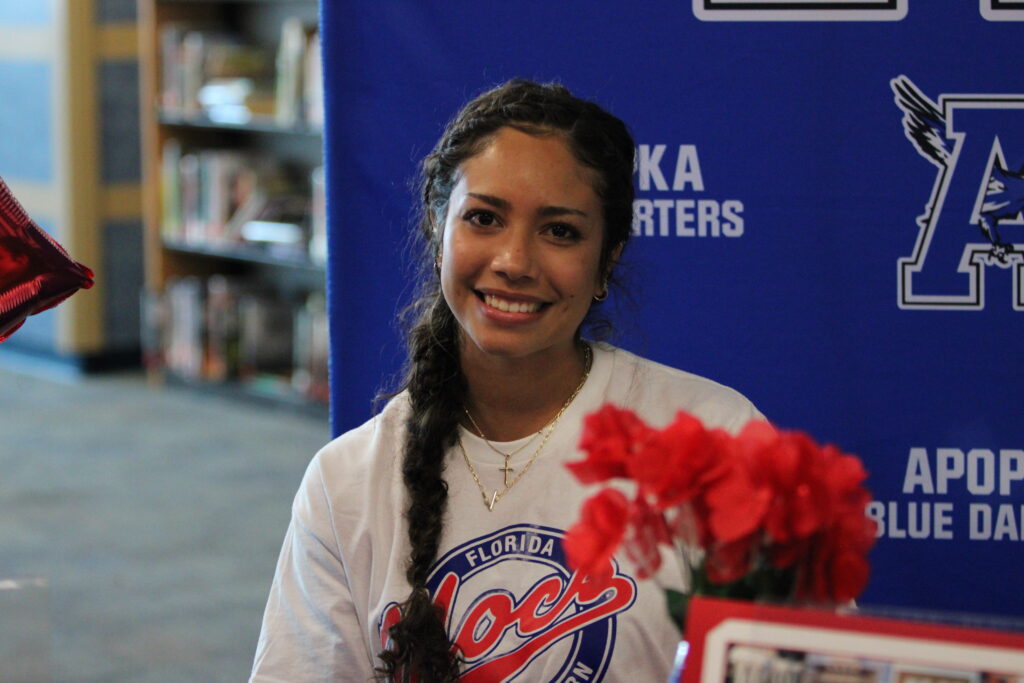 Victoria Shaw signs with Florida Southern Moccasins