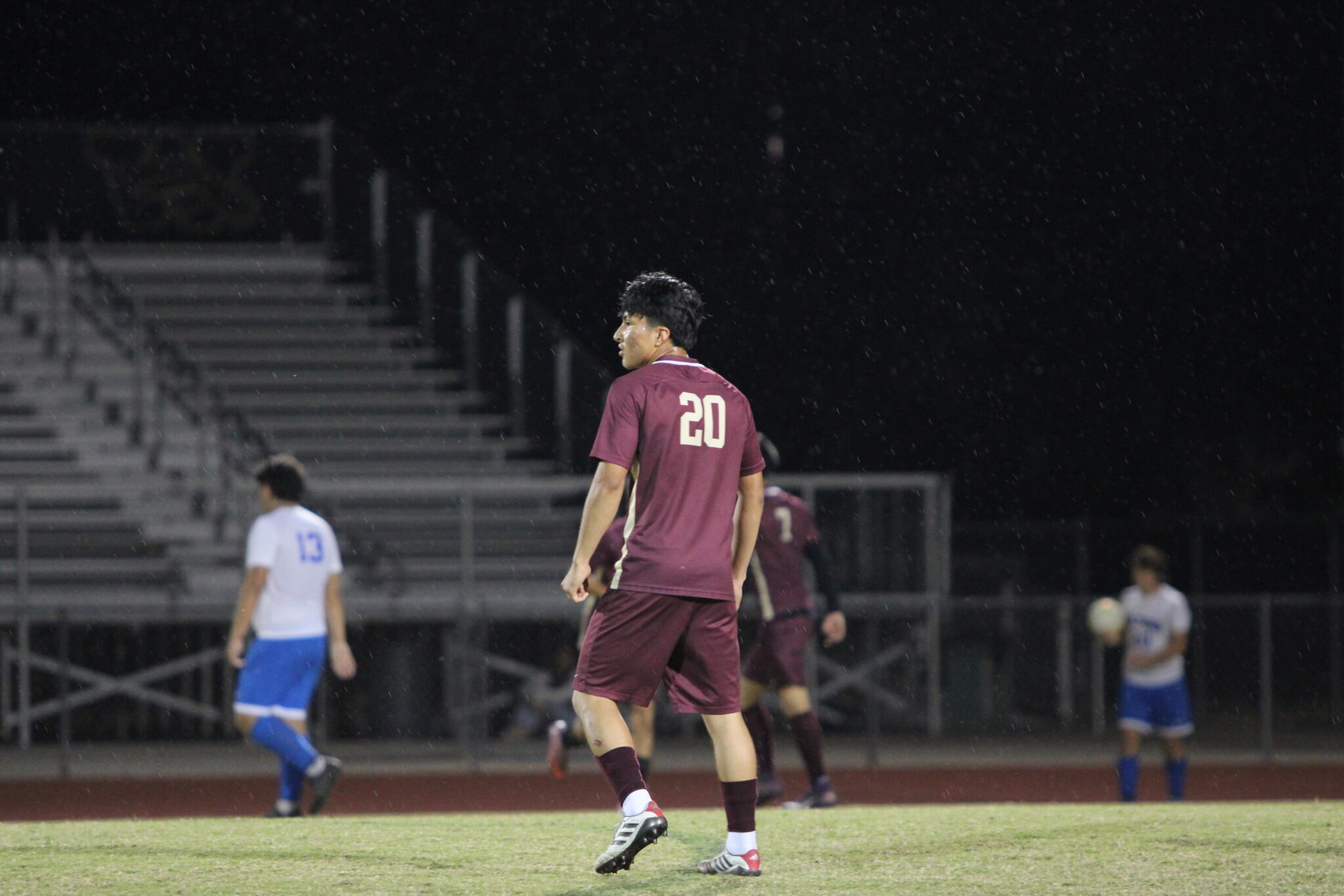 Kevin Fuentes Ortega and the Mustangs face Deltona in the rain