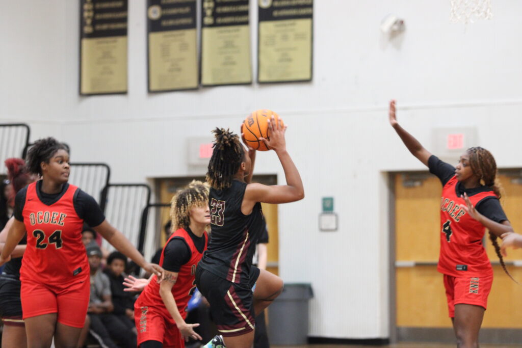 Makayla Bell finds space for a floater in the championship game