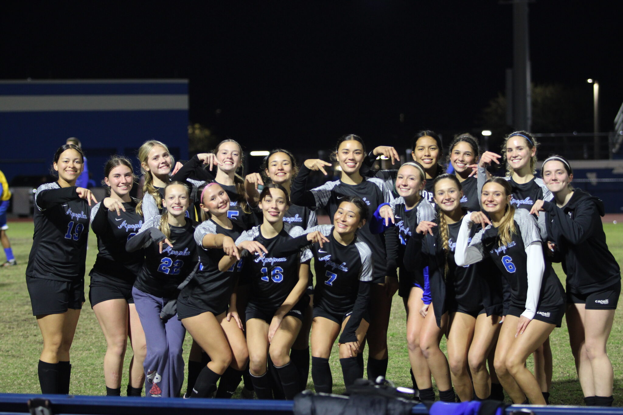 Blue Darters pose after playoff win