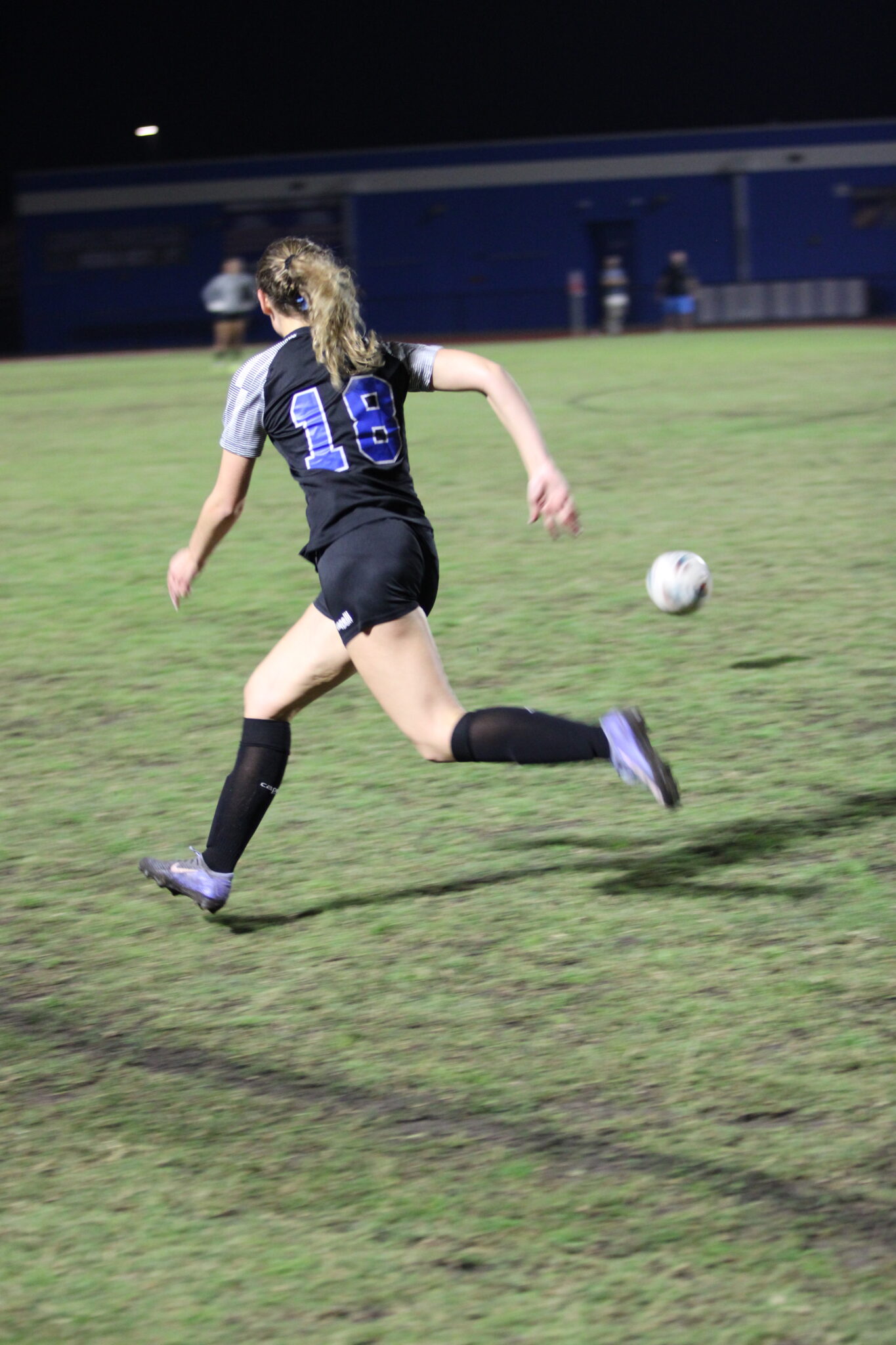 Sydney Chandler hustles to save a ball from going out