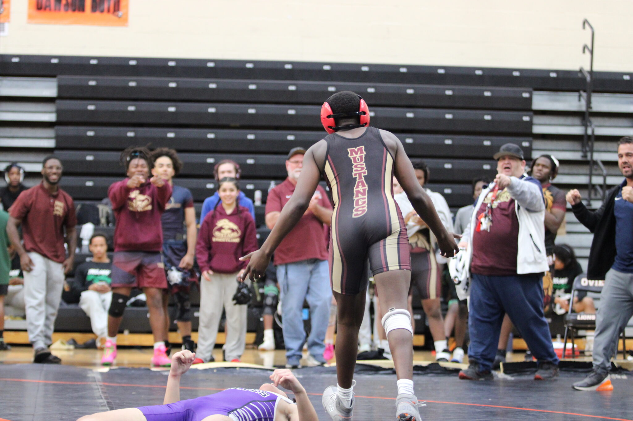 Terell Davis gets upset win in front of his proud team