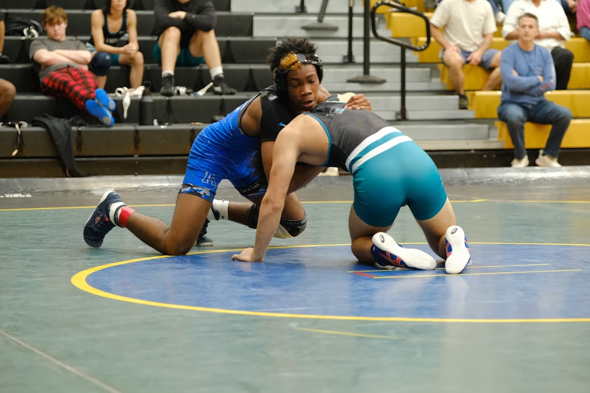 Uzziah Ockletree holds a kneeling underhook