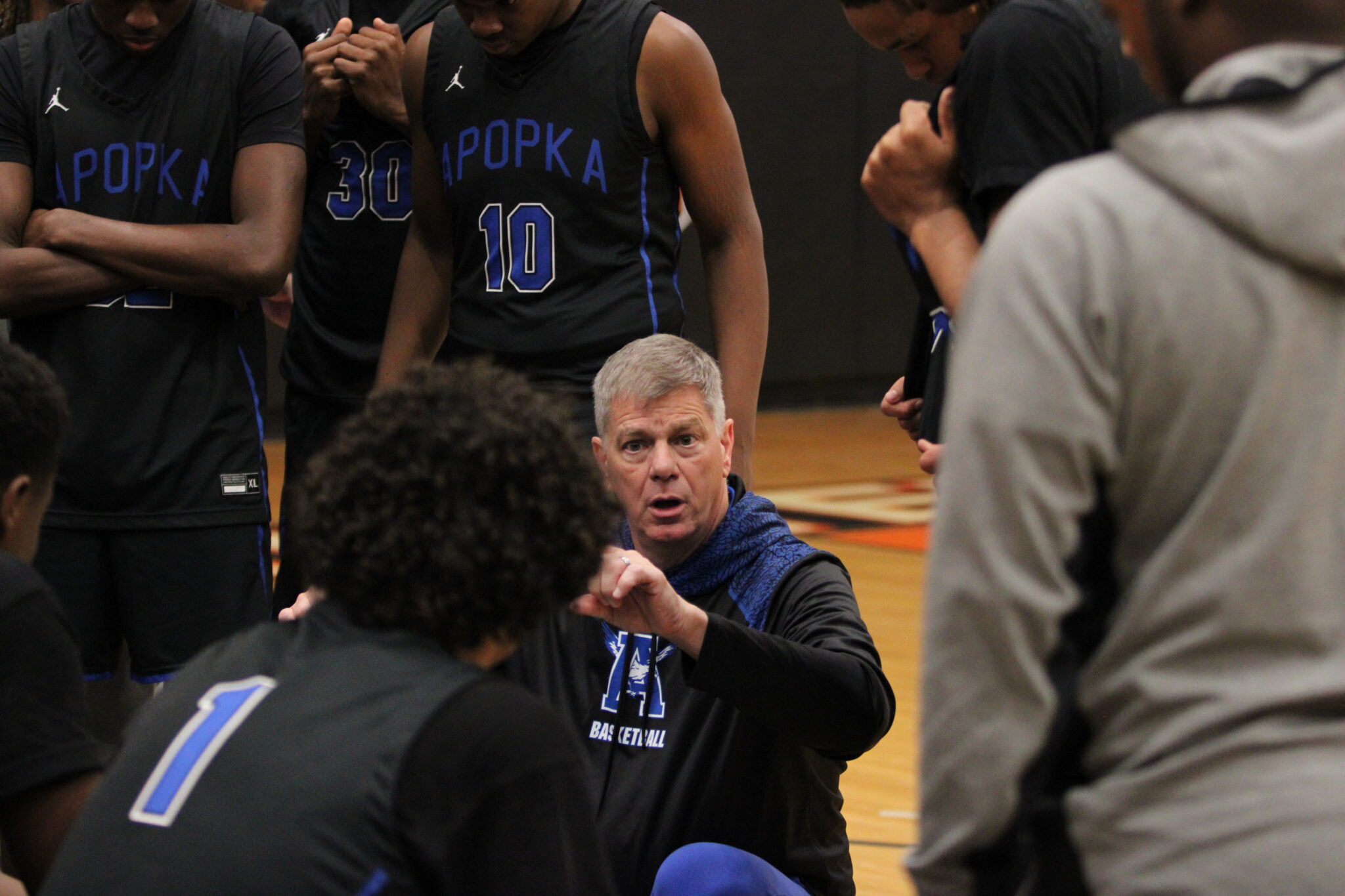 Coach Scott Williams talks his boys through the first quarter break