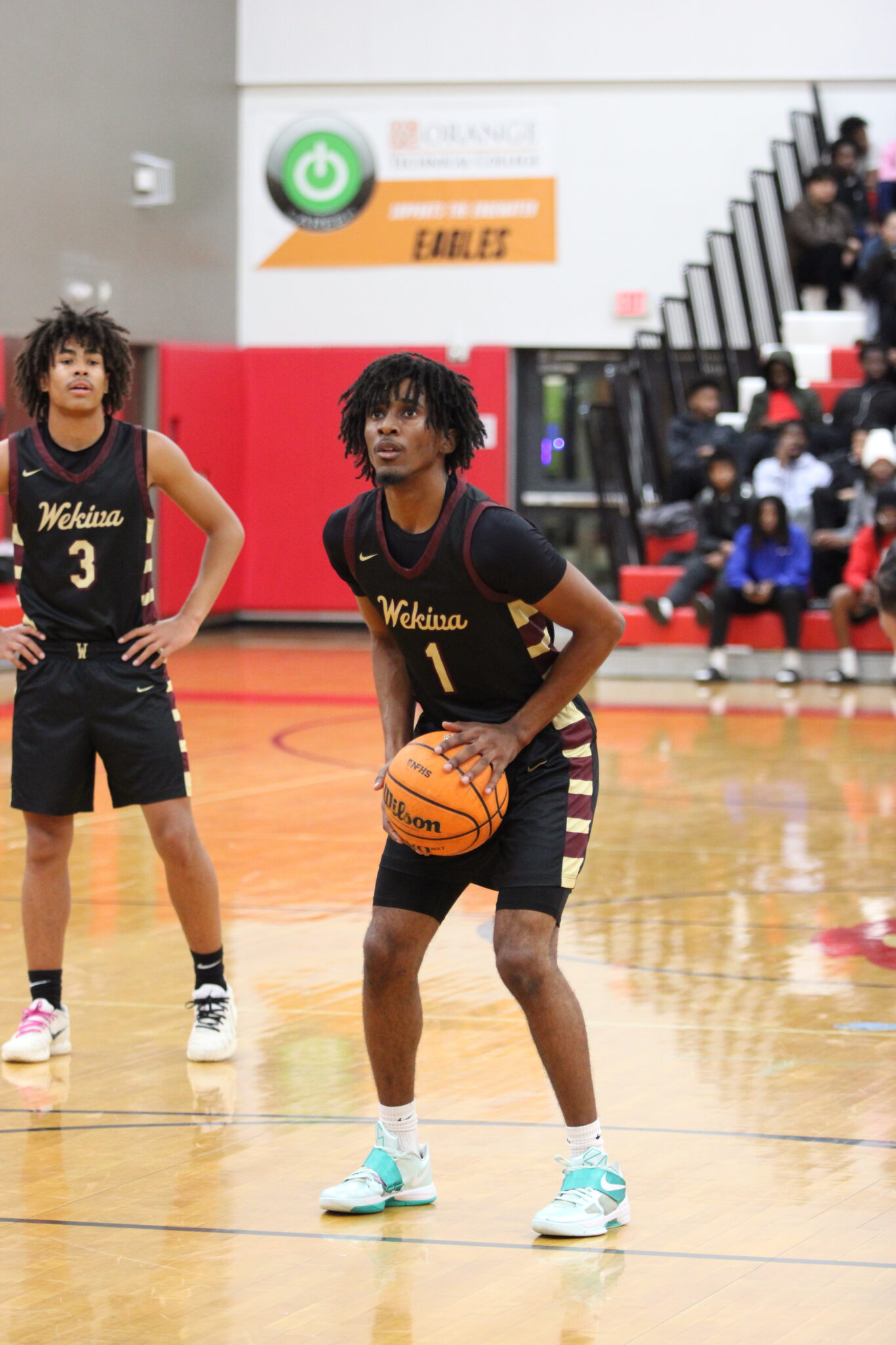 DJ Thomas at the charity stripe in the first quarter