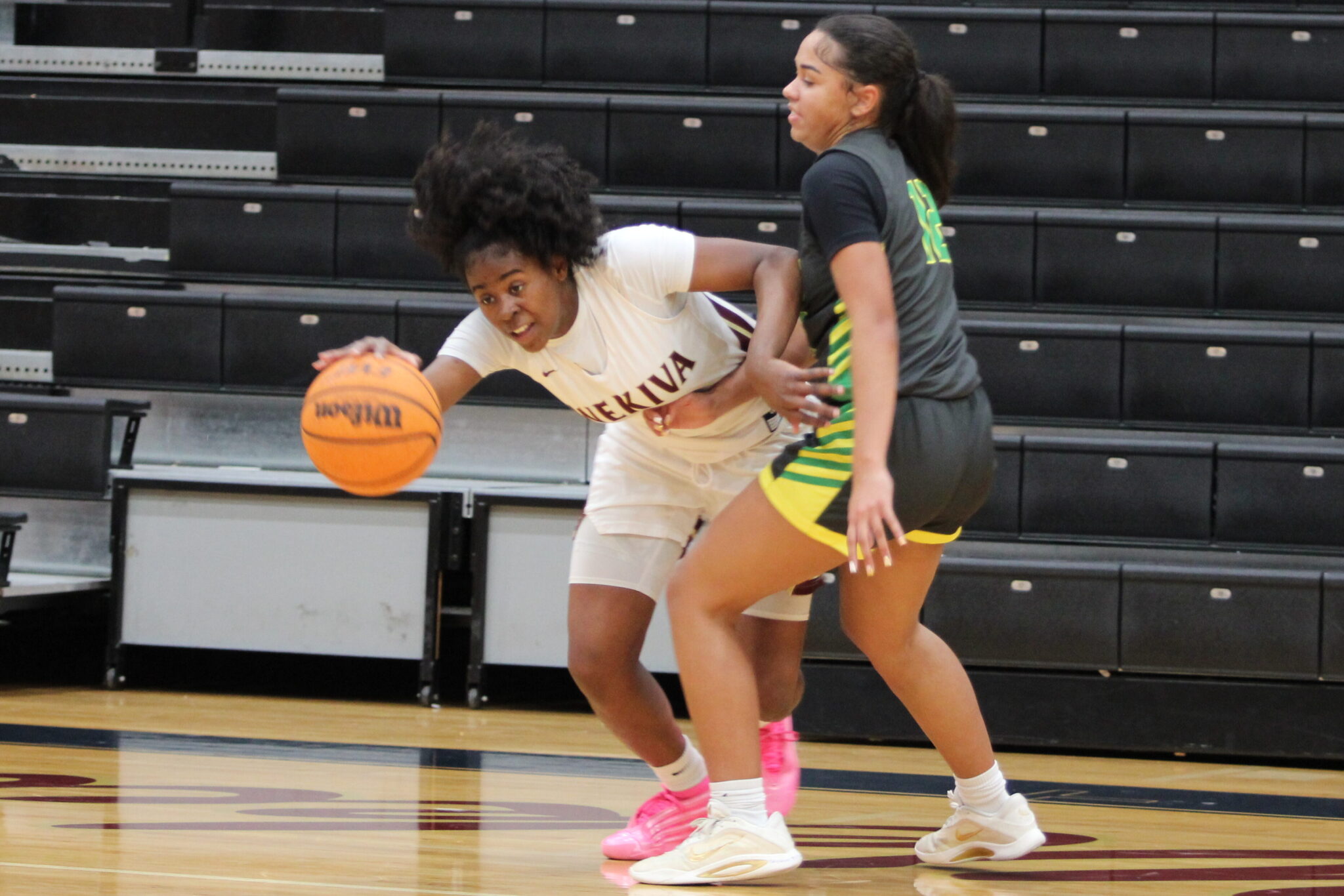Jasmine Pooler escapes the pressure from a Hawk defender