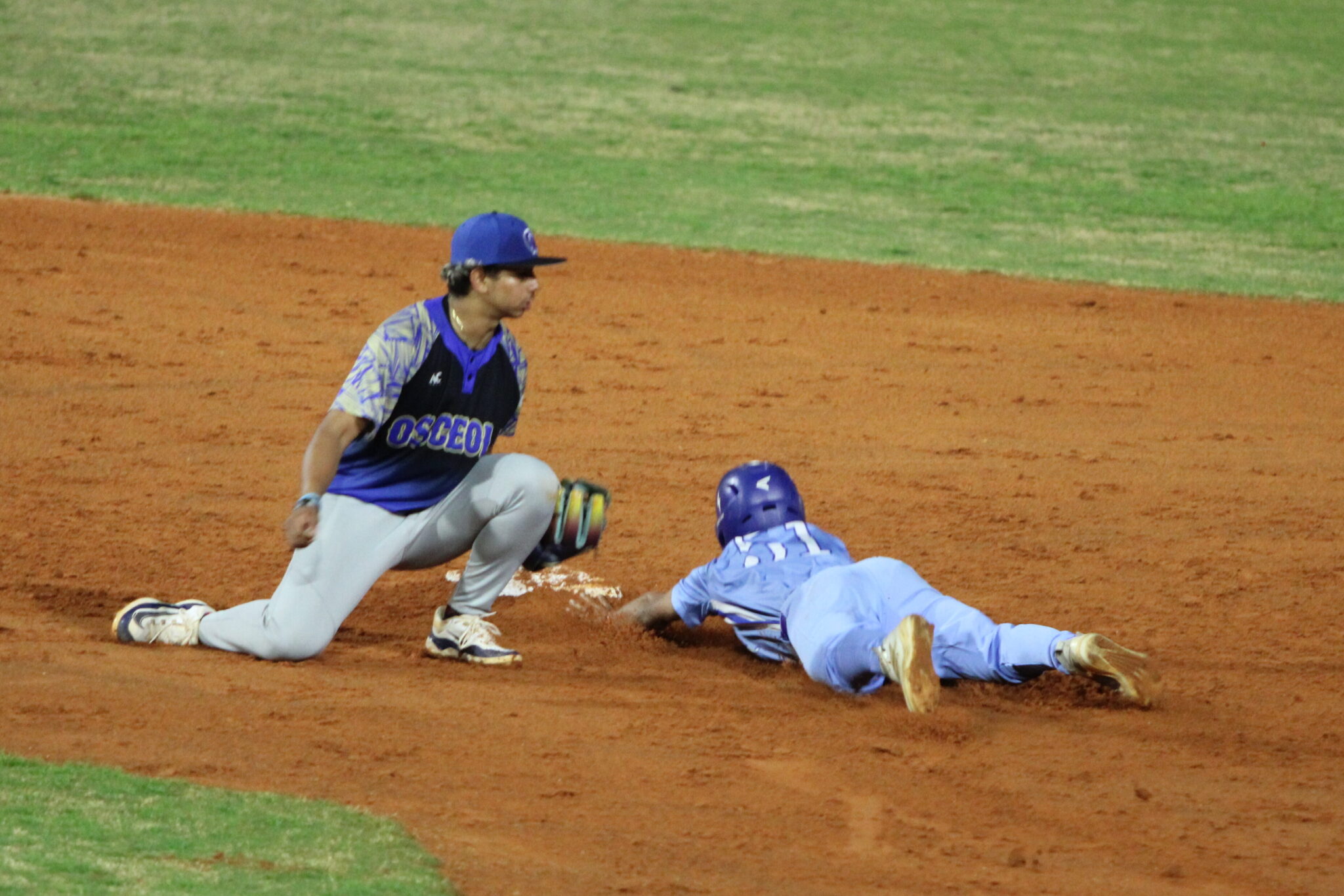 Jorge Santiago steals second base in the sixth inning against Osceola