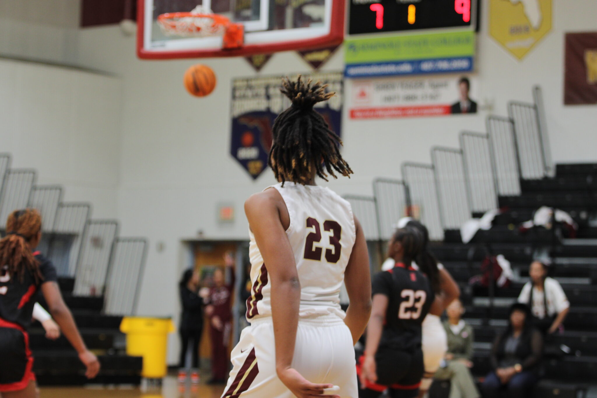 Makayla Bell drains the early 3-point shot