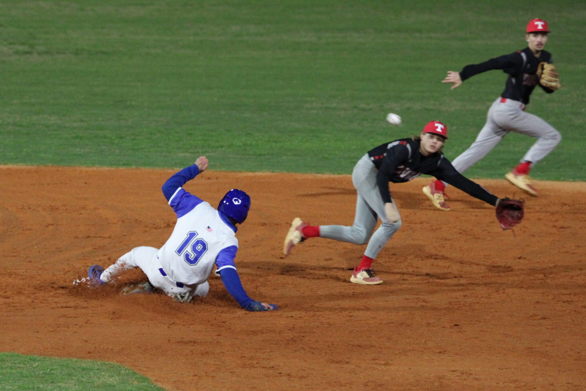 Nico Posluszny steals second base in the third inning against Tavares