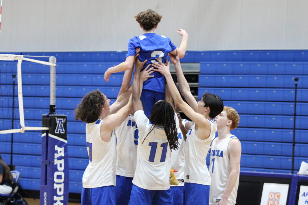 Blue Darters lift the freshman Griffin Daffron ahead of the final set
