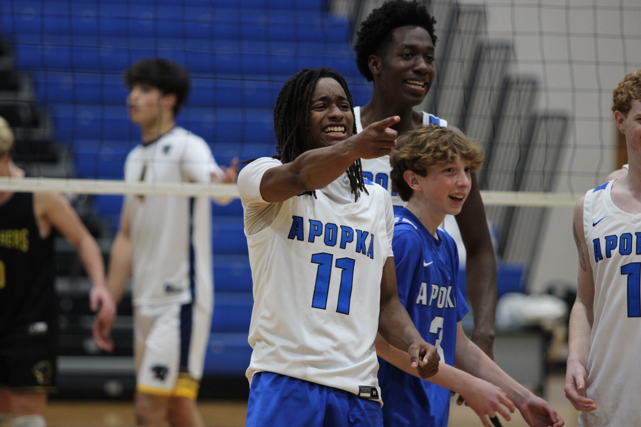 Elzie Robinson hyped up after the miraculous play made between him and Caden McGatha