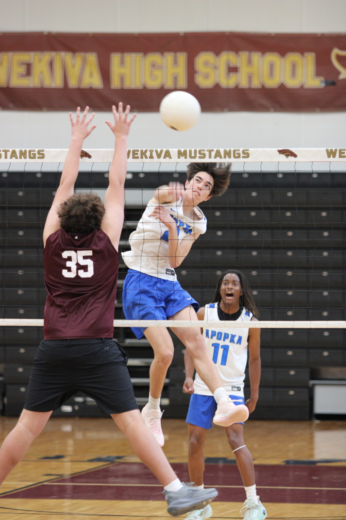 Quintin Daffron blisters a kill past the hands of the jumping Mustang William Warren