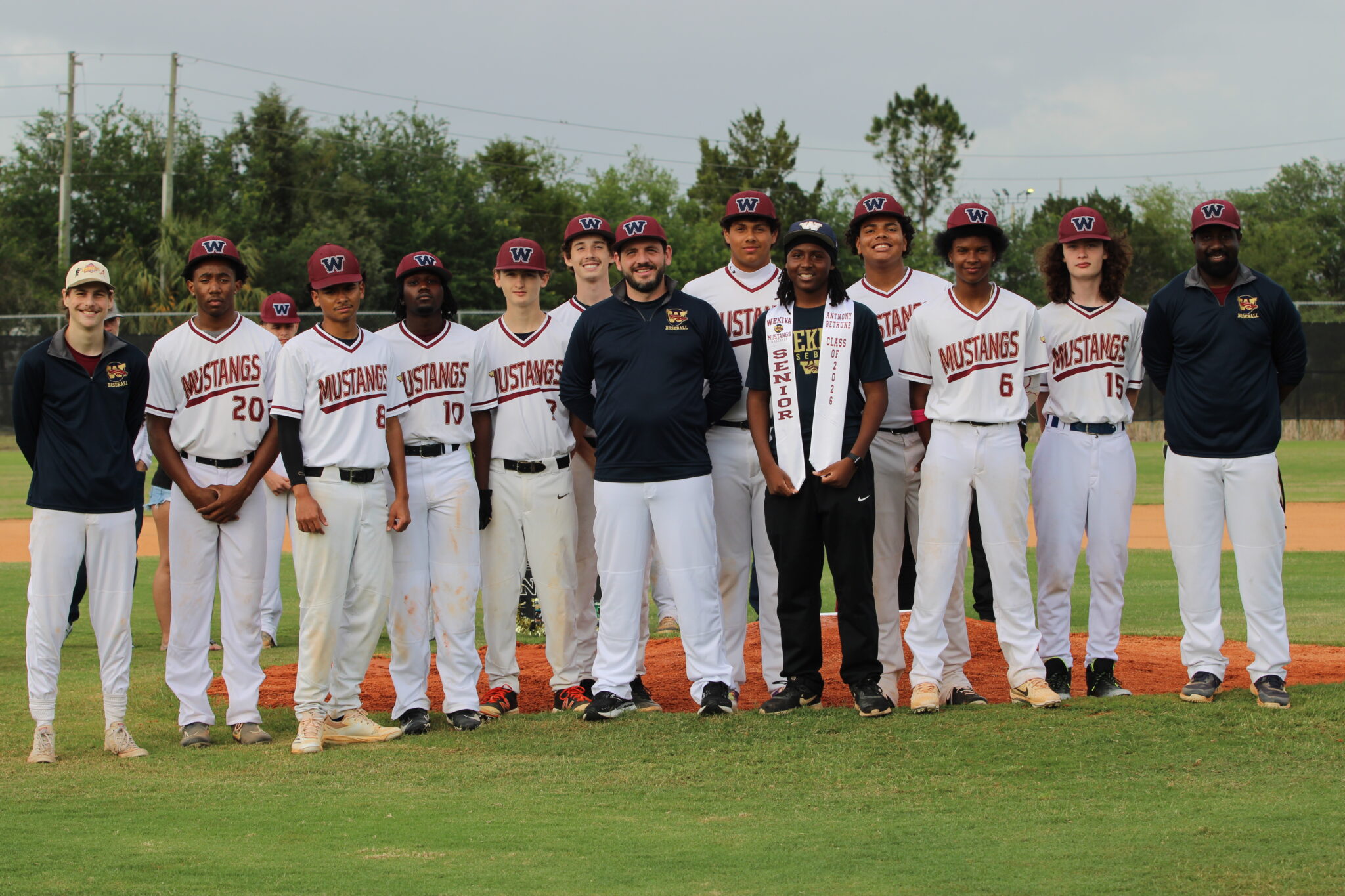 Non seniors gather with their senior team manager, and coaches