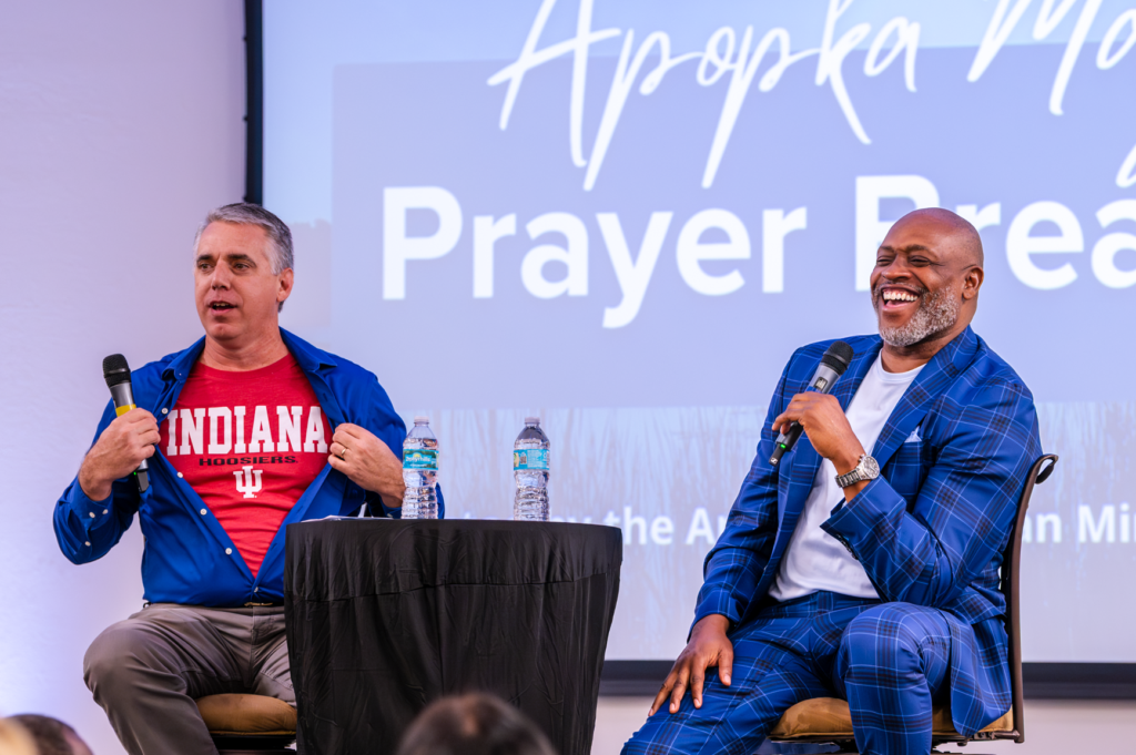 Orlando Magic legend Nick Anderson, a University of Illinois alum, laughs as emcee Joel Breidenbaugh shows his love for University of Indiana basketball.