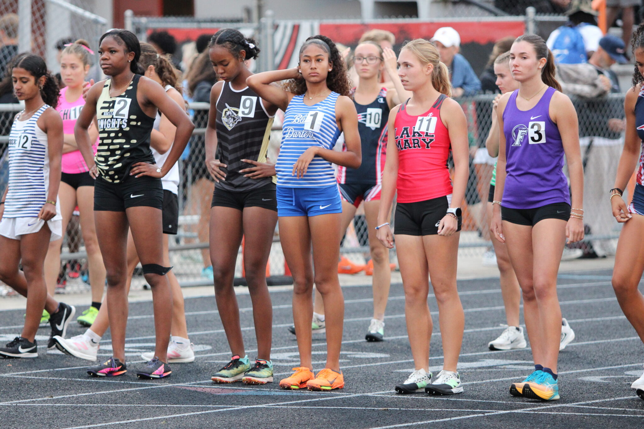 Jillian Davis at the line preparing for the 800m run