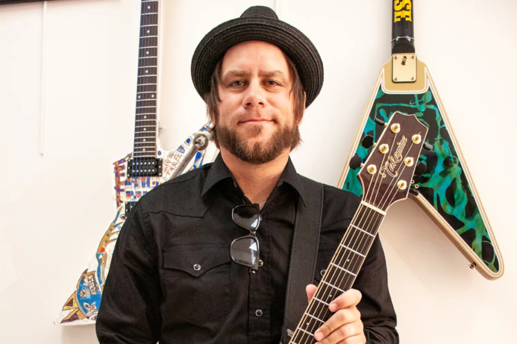 Jes Farnsworth will perform at Stephie's 7-10 p.m. May 22 before leaving for the tour.