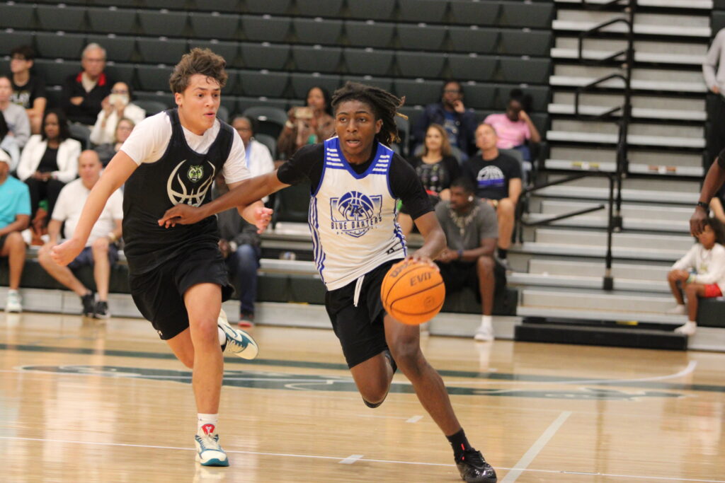 Amar'e Wilson dribbles past his defender for a drive to the rack.