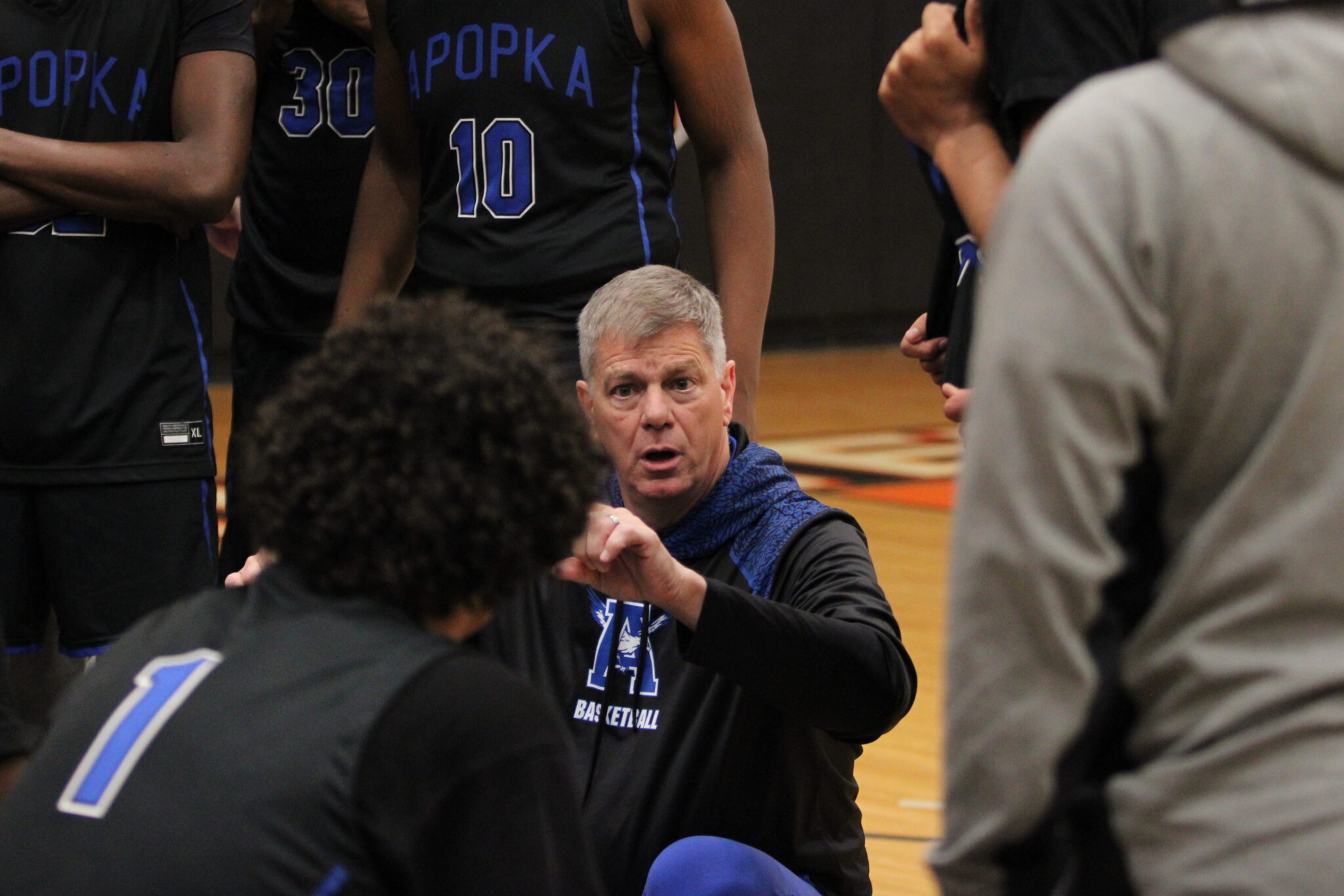 Coach Scott Williams talks his boys through the first quarter break