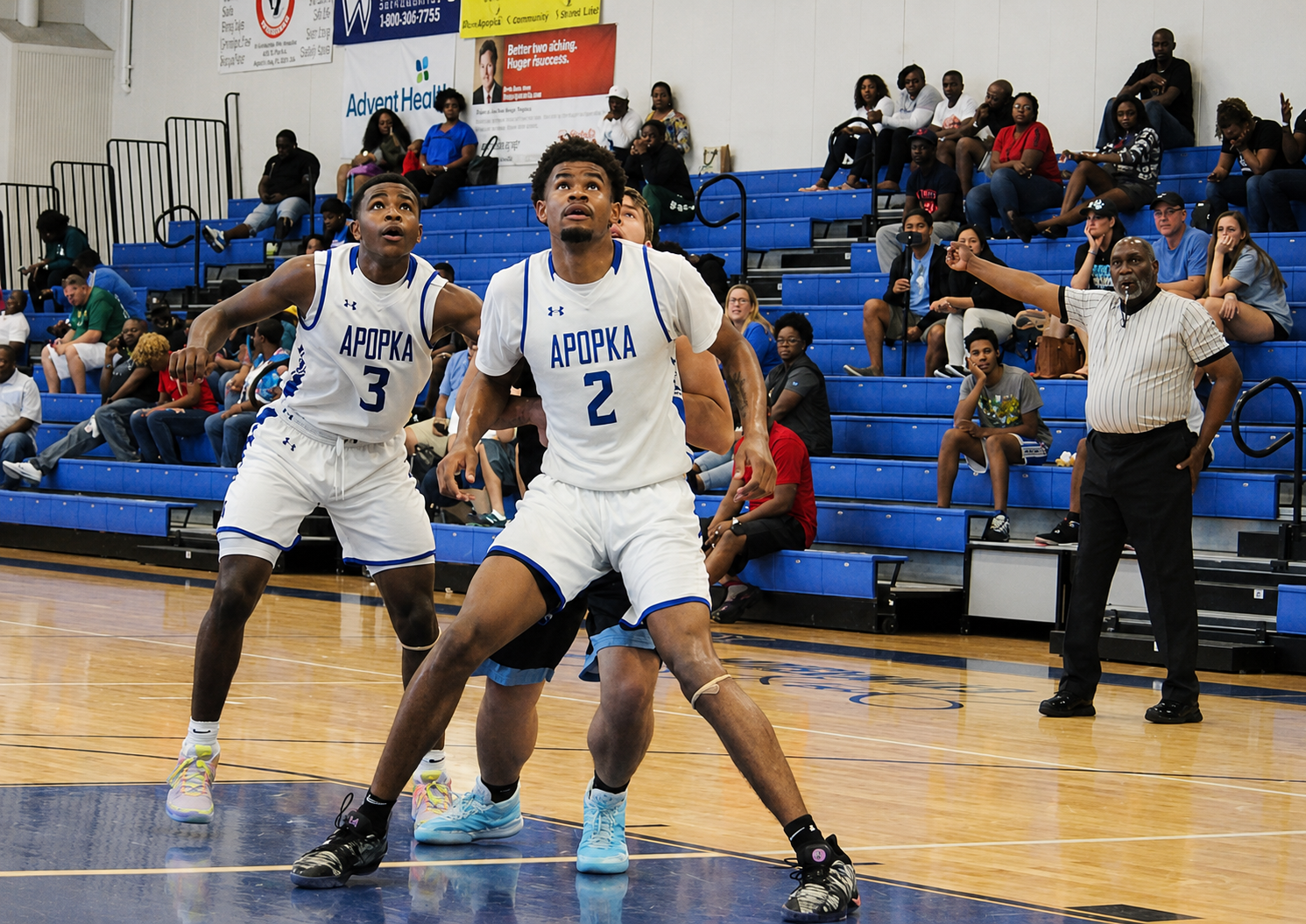 Zach Anderson (2) positions himself for a rebound with John Latimer III (3) next to him.