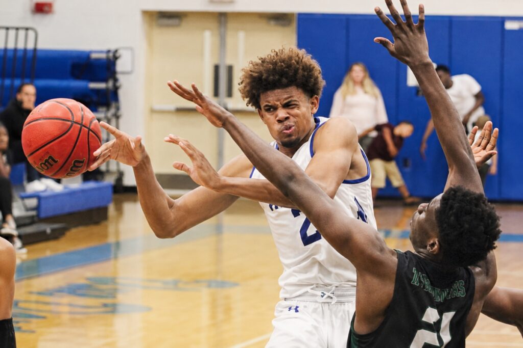 Zach Anderson passing the ball during his junior season at Apopka High School.