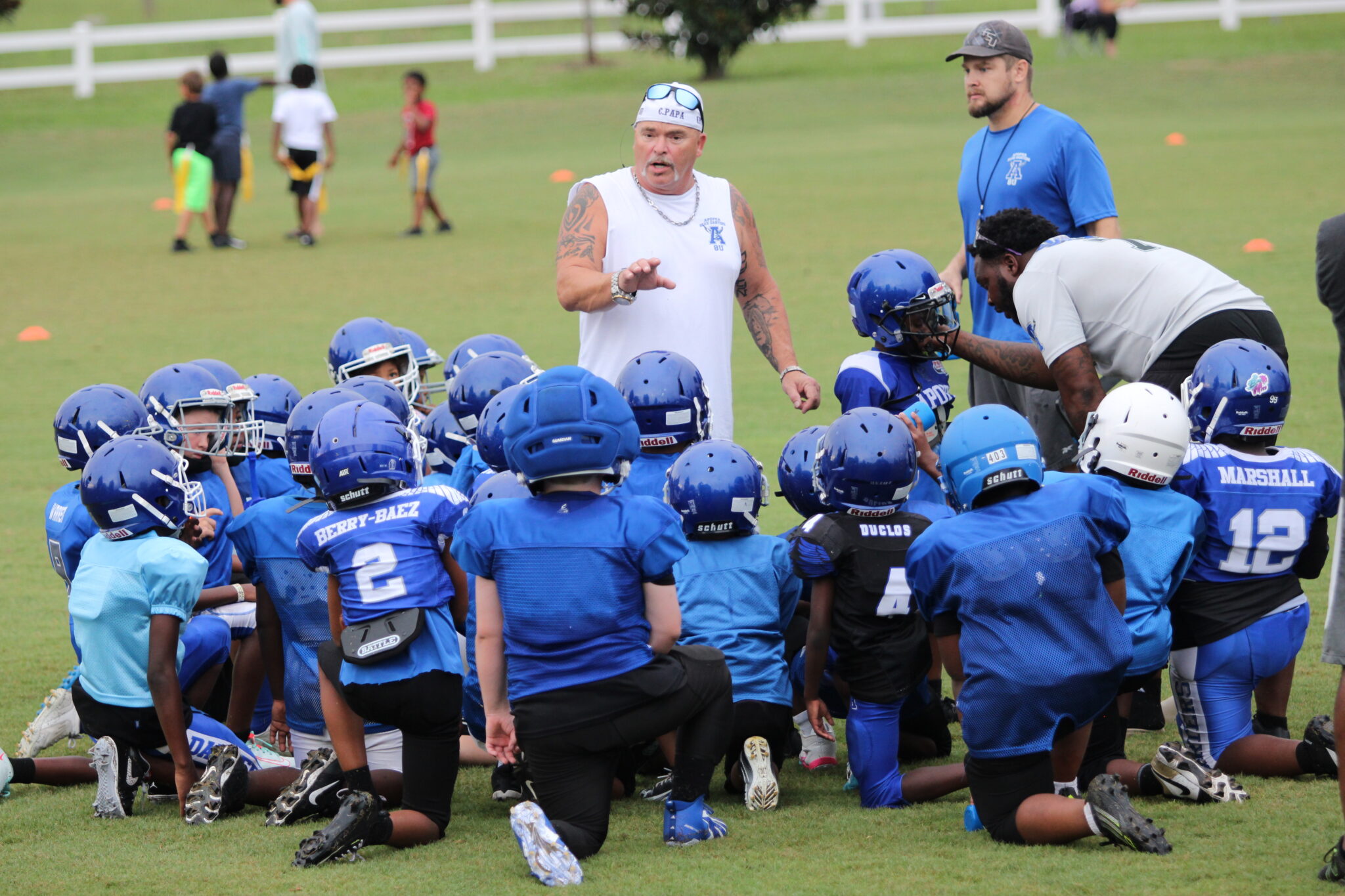 Coach Papa huddles the 8u team together.