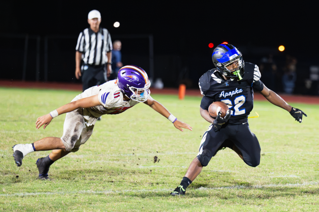 Jakyvion Kemp evades a Horizon defender Friday night.