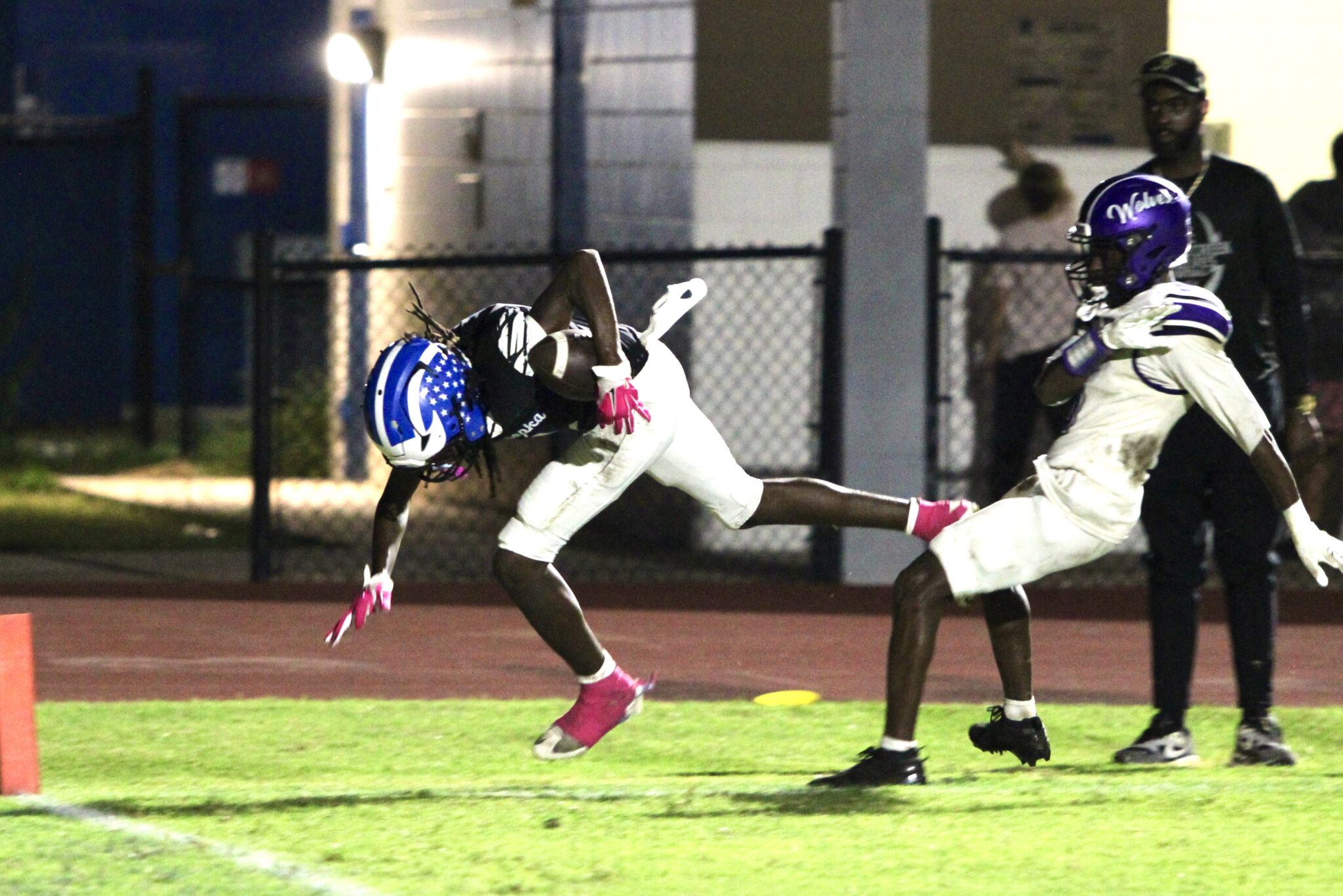 Nyzier Collington mosses his defender and comes down with the touchdown catch to go up 12-7 in the second quarter.